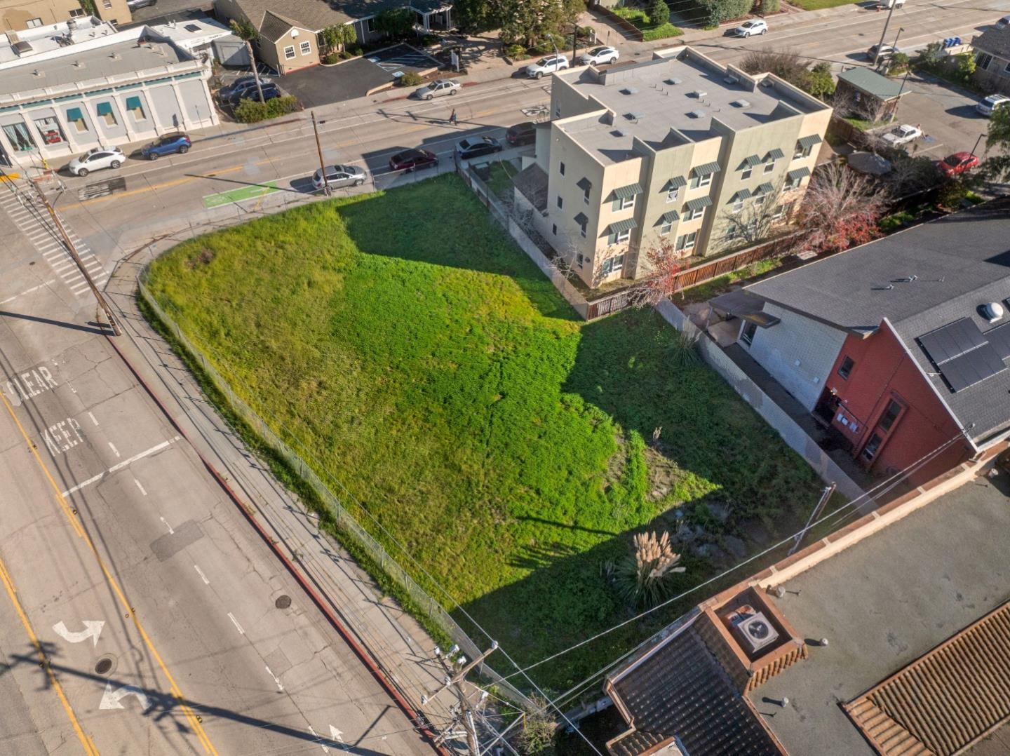 Detail Gallery Image 5 of 11 For 1024 Soquel Ave, Santa Cruz,  CA 95062 - – Beds | – Baths