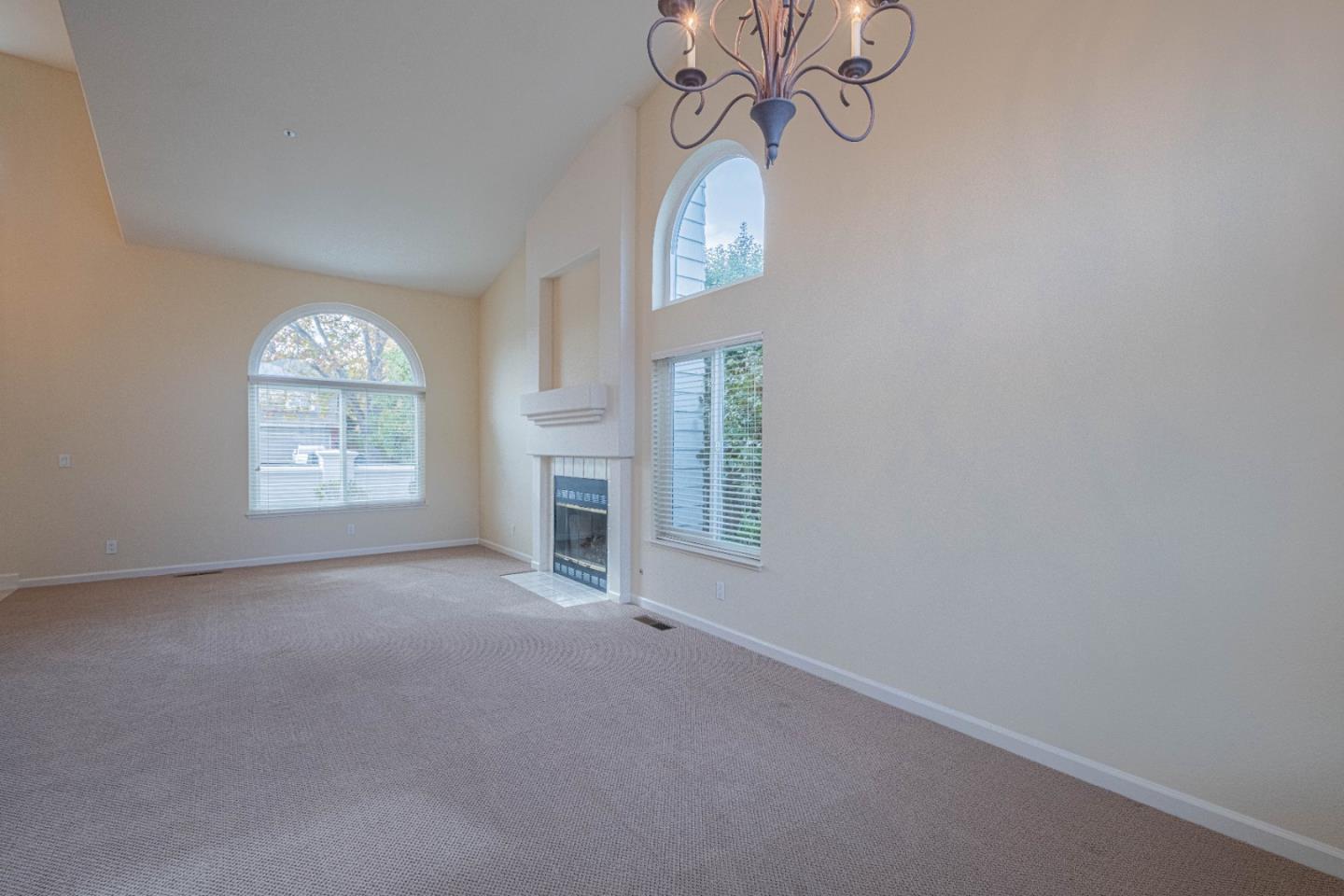 Detail Gallery Image 11 of 54 For 20435 Franciscan Way, Salinas,  CA 93908 - 4 Beds | 3 Baths