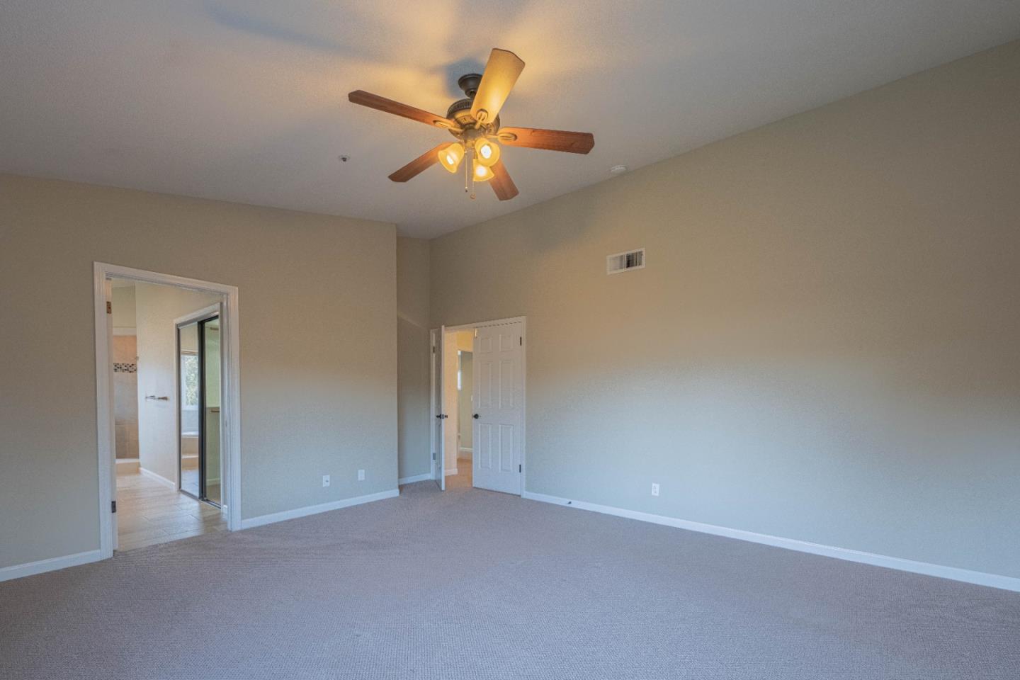 Detail Gallery Image 17 of 54 For 20435 Franciscan Way, Salinas,  CA 93908 - 4 Beds | 3 Baths