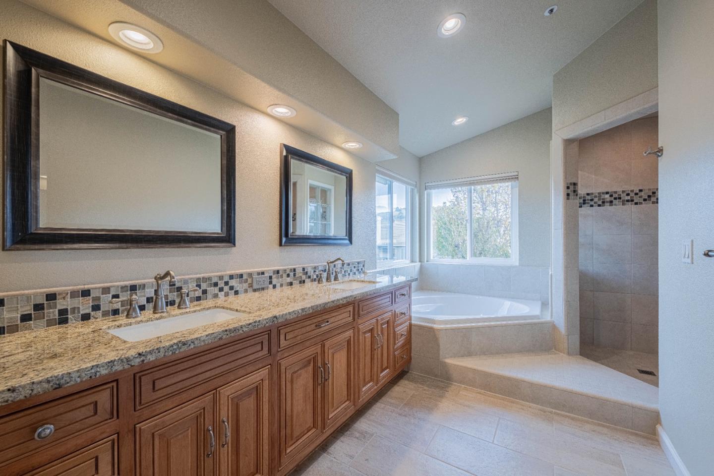 Detail Gallery Image 19 of 54 For 20435 Franciscan Way, Salinas,  CA 93908 - 4 Beds | 3 Baths