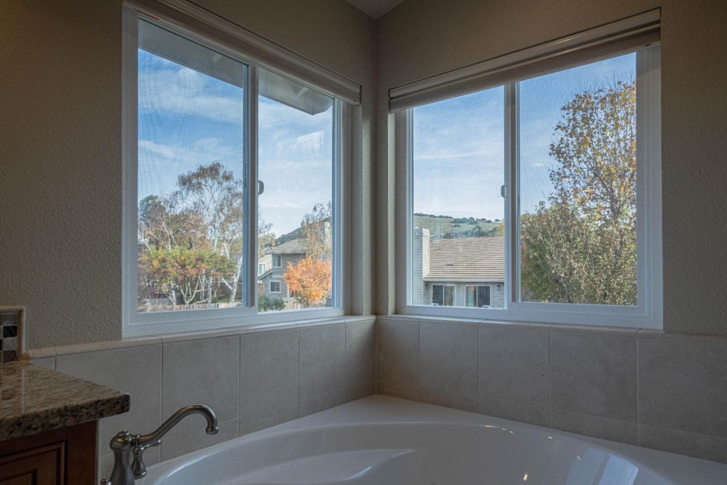 Detail Gallery Image 20 of 54 For 20435 Franciscan Way, Salinas,  CA 93908 - 4 Beds | 3 Baths