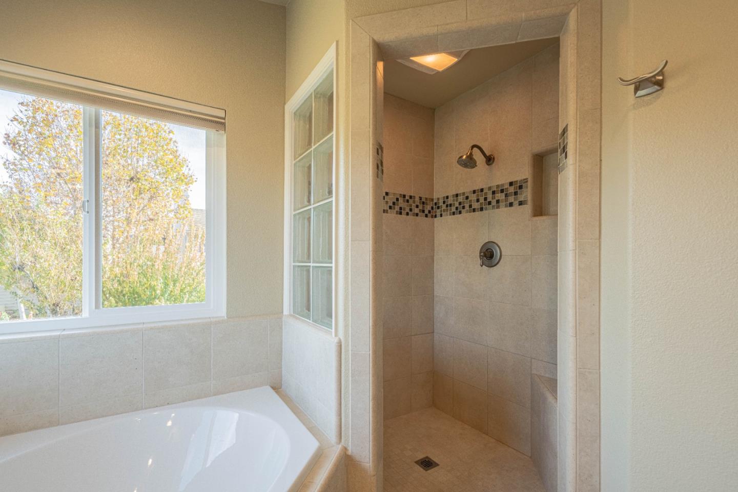 Detail Gallery Image 21 of 54 For 20435 Franciscan Way, Salinas,  CA 93908 - 4 Beds | 3 Baths