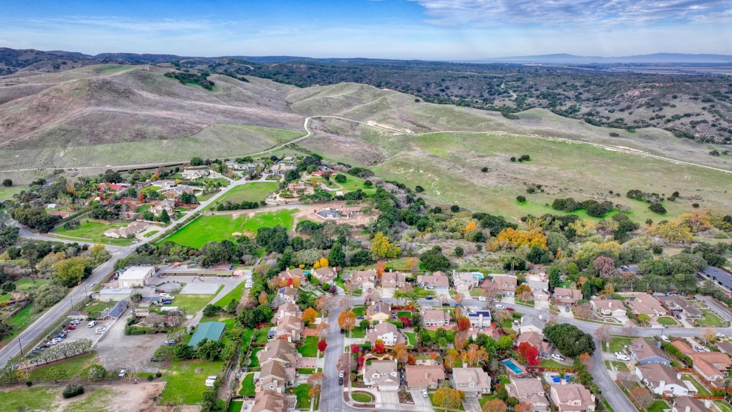 Detail Gallery Image 4 of 54 For 20435 Franciscan Way, Salinas,  CA 93908 - 4 Beds | 3 Baths