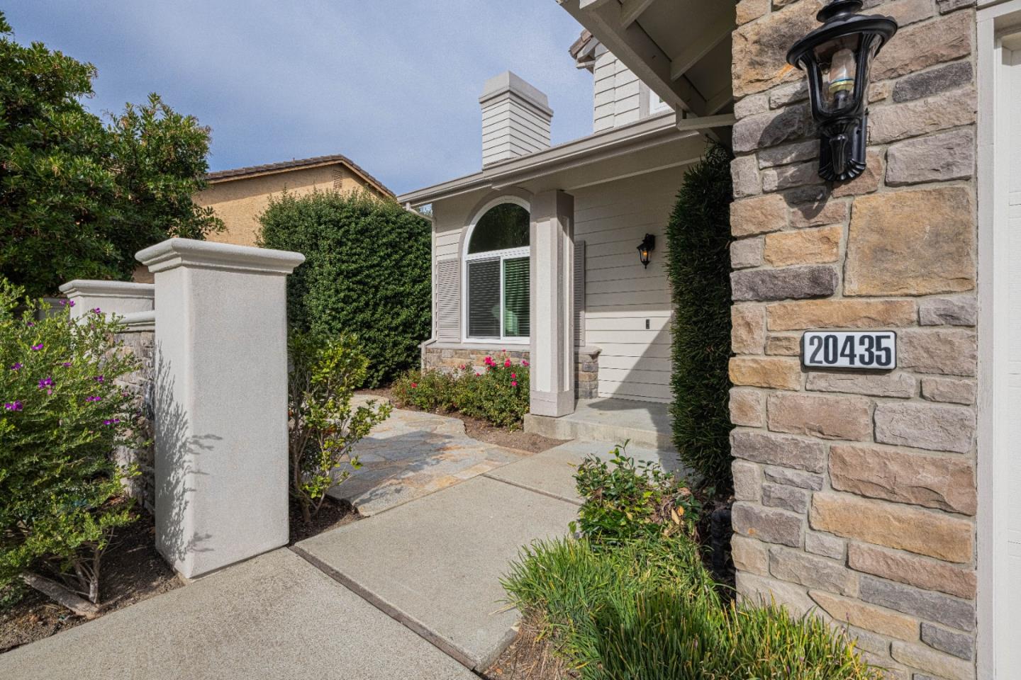 Detail Gallery Image 5 of 54 For 20435 Franciscan Way, Salinas,  CA 93908 - 4 Beds | 3 Baths