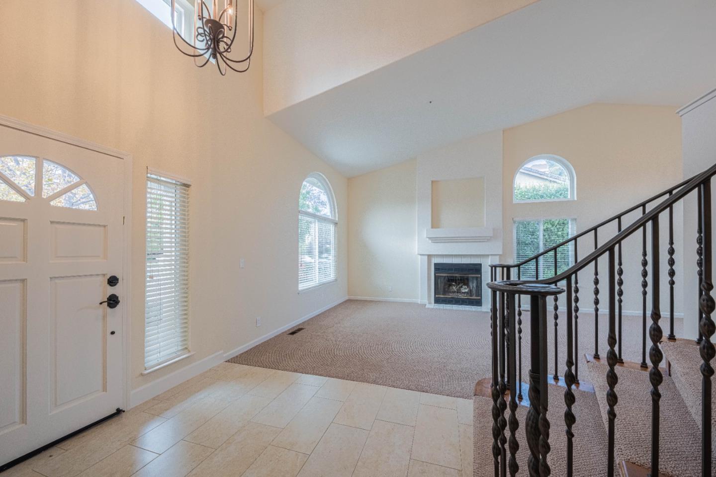 Detail Gallery Image 9 of 54 For 20435 Franciscan Way, Salinas,  CA 93908 - 4 Beds | 3 Baths