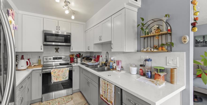 Detail Gallery Image 4 of 7 For 1442 Gordon St, Redwood City,  CA 94061 - – Beds | – Baths