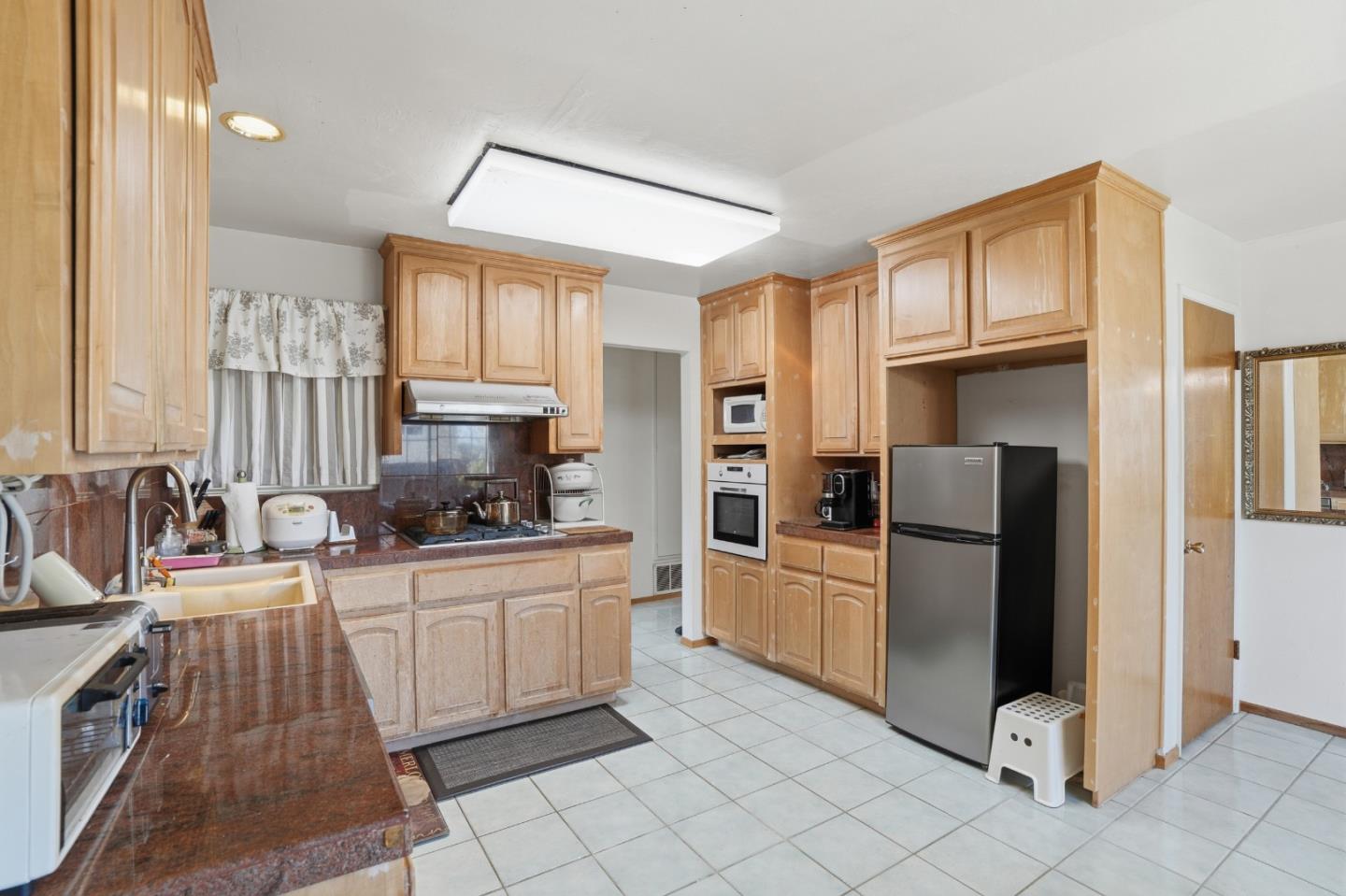 Detail Gallery Image 5 of 22 For 1270 S Stelling Rd, Cupertino,  CA 95014 - 3 Beds | 2 Baths