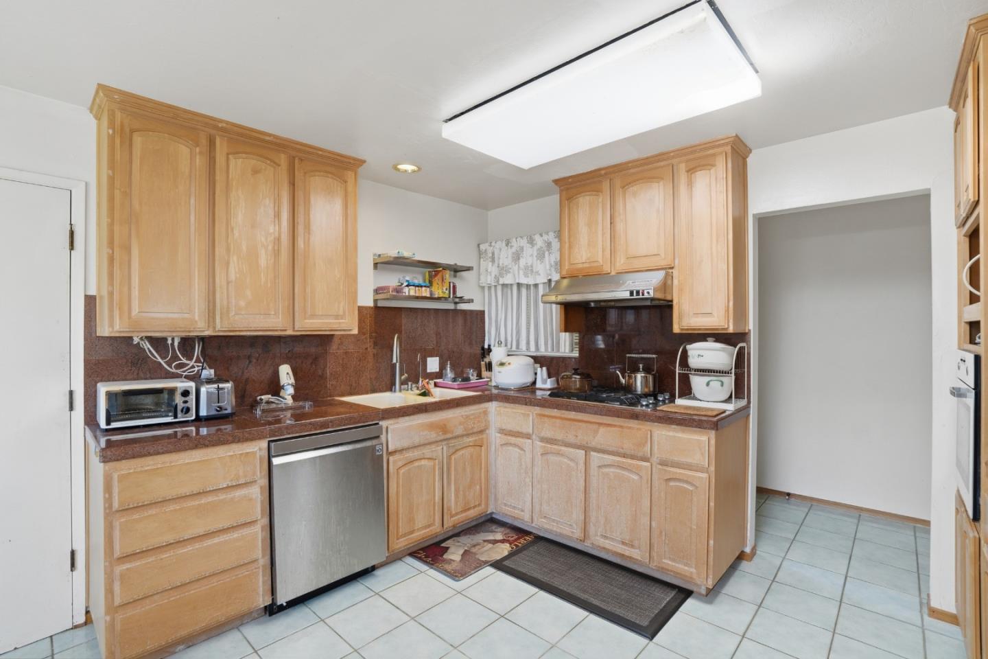 Detail Gallery Image 6 of 22 For 1270 S Stelling Rd, Cupertino,  CA 95014 - 3 Beds | 2 Baths