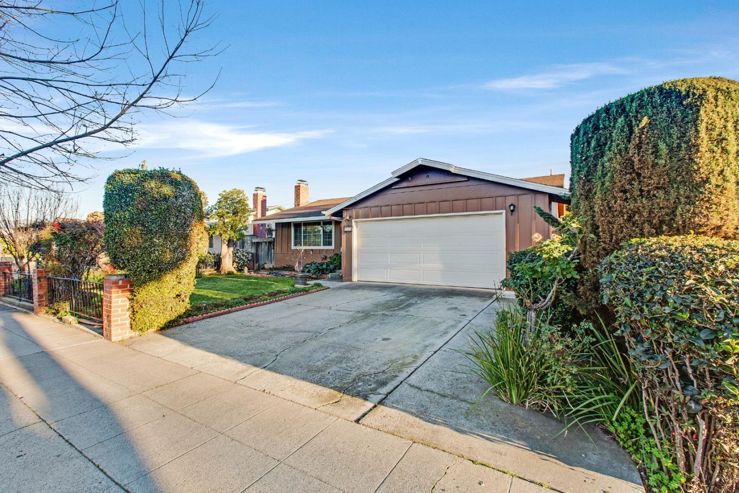 Front Image Thumbnail for ML82031194