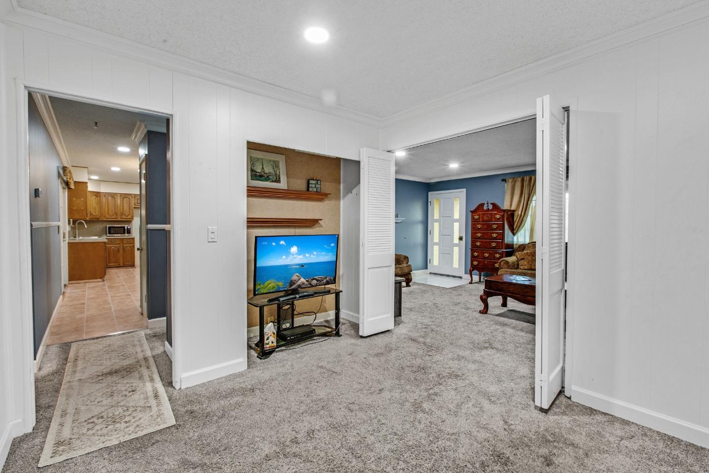 Detail Gallery Image 10 of 33 For 458 Southside Dr, San Jose,  CA 95111 - 4 Beds | 2 Baths