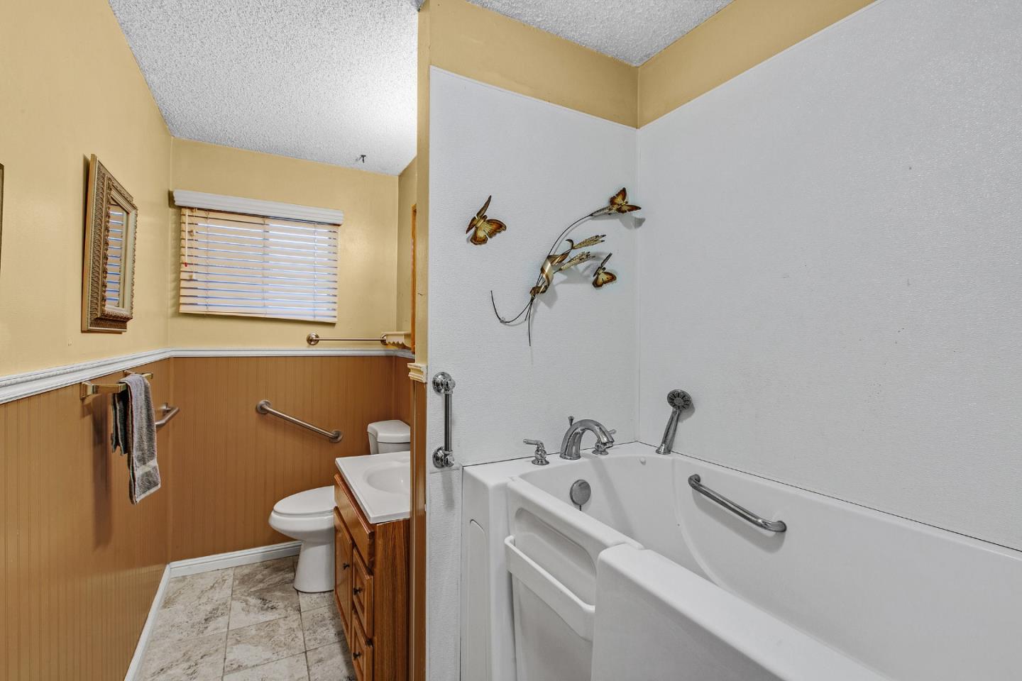 Detail Gallery Image 13 of 33 For 458 Southside Dr, San Jose,  CA 95111 - 4 Beds | 2 Baths