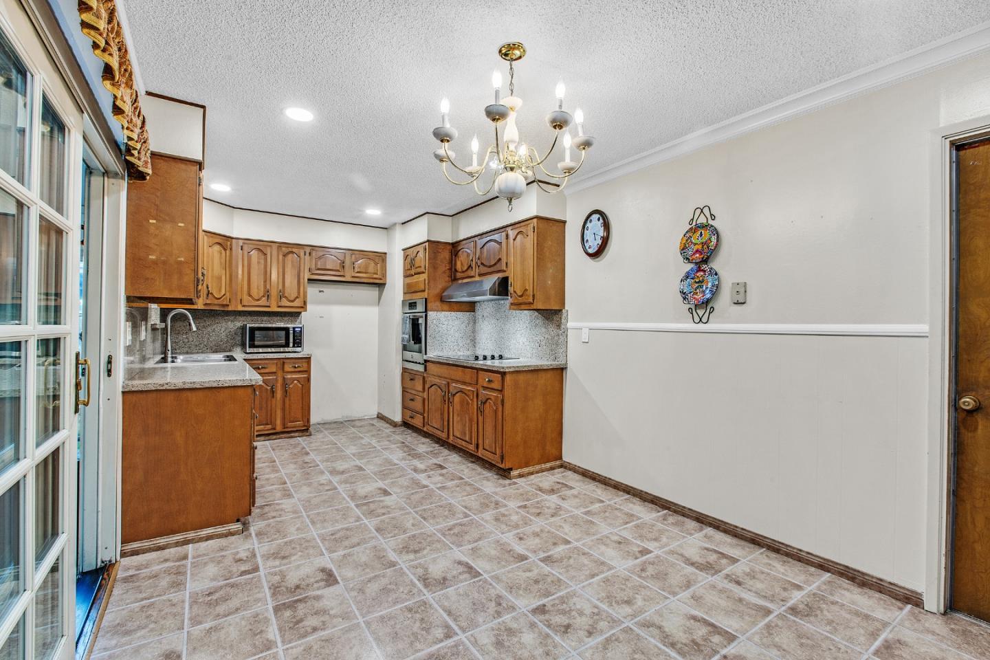 Detail Gallery Image 14 of 33 For 458 Southside Dr, San Jose,  CA 95111 - 4 Beds | 2 Baths