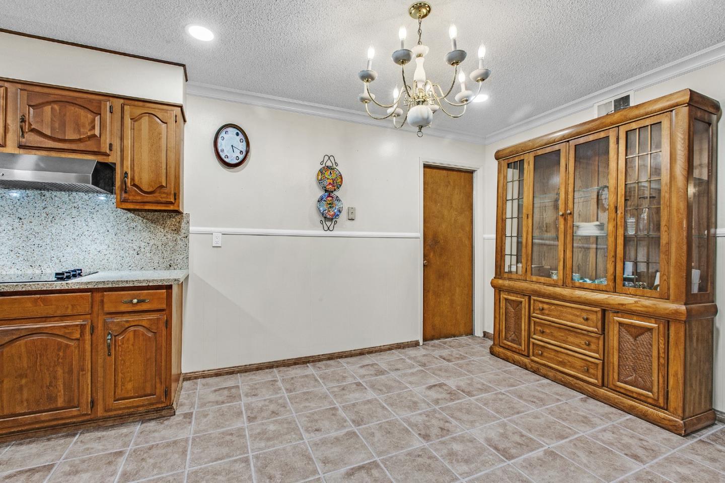 Detail Gallery Image 15 of 33 For 458 Southside Dr, San Jose,  CA 95111 - 4 Beds | 2 Baths