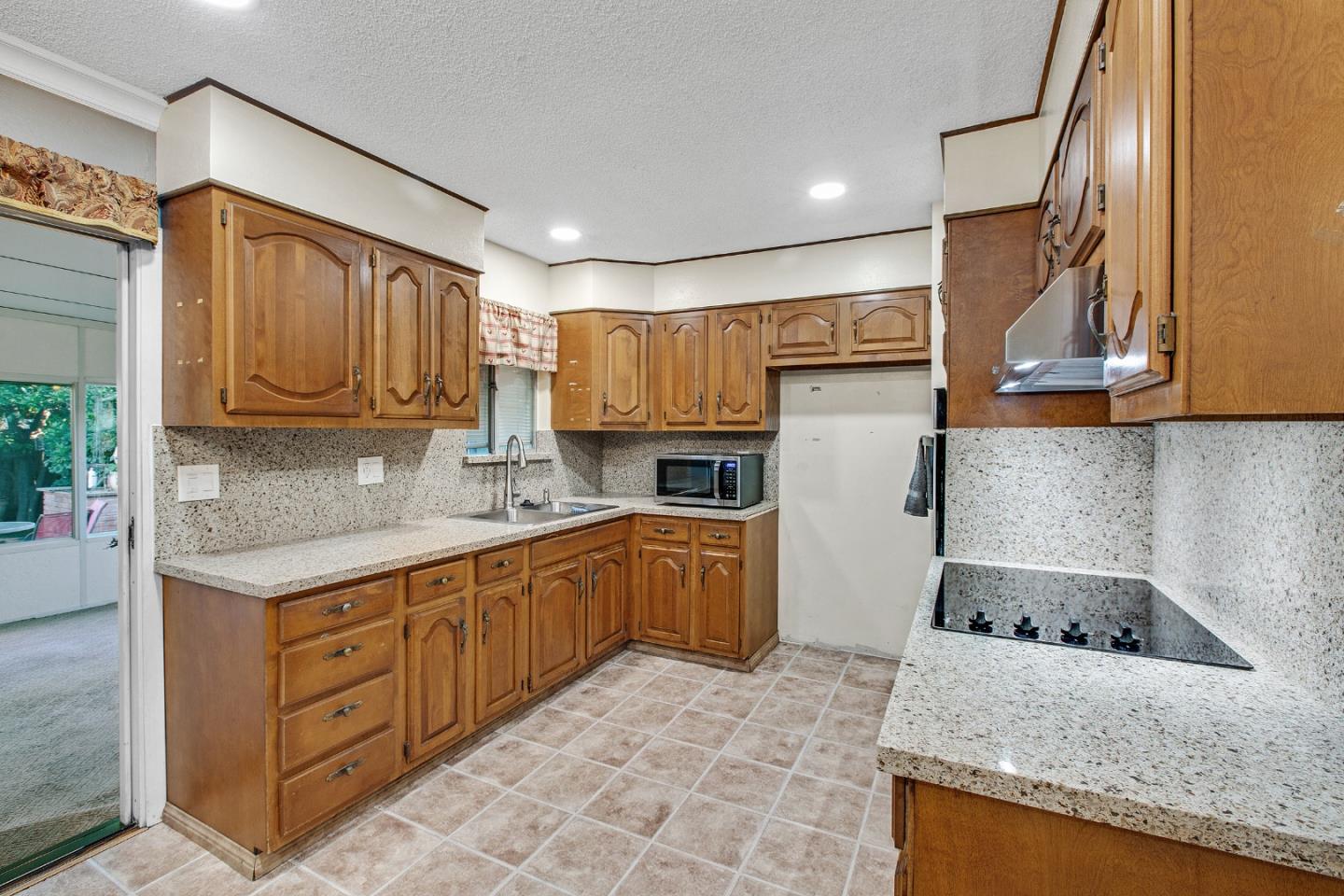 Detail Gallery Image 16 of 33 For 458 Southside Dr, San Jose,  CA 95111 - 4 Beds | 2 Baths