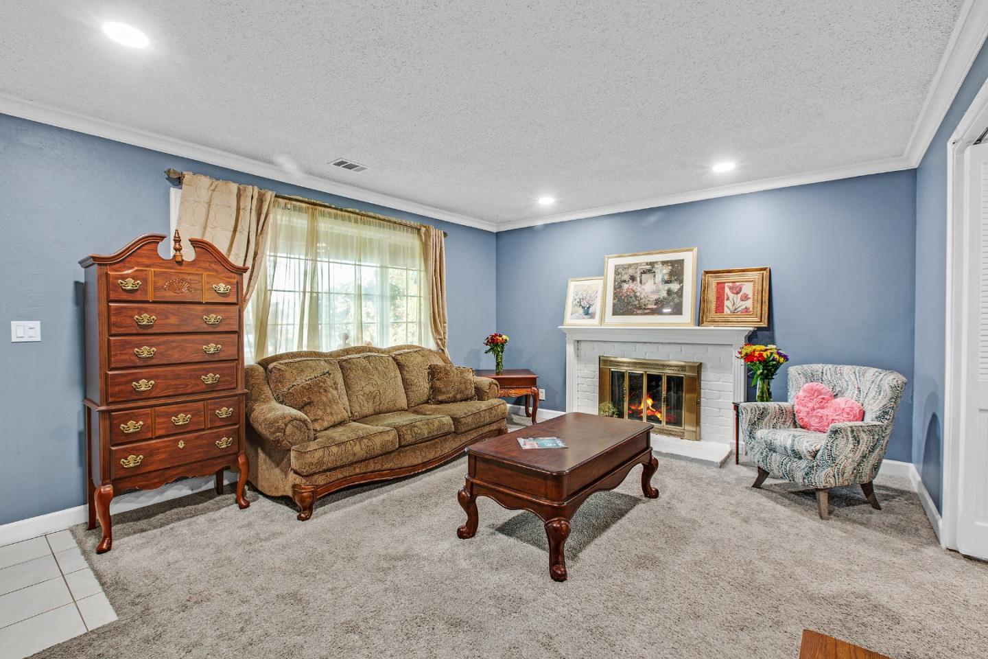 Detail Gallery Image 6 of 33 For 458 Southside Dr, San Jose,  CA 95111 - 4 Beds | 2 Baths