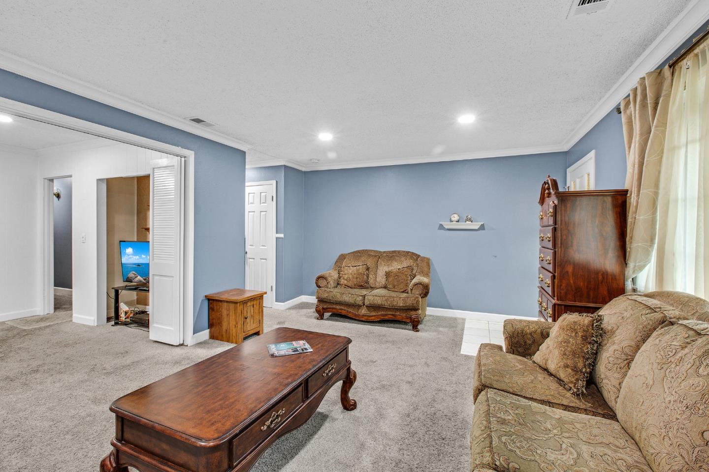 Detail Gallery Image 7 of 33 For 458 Southside Dr, San Jose,  CA 95111 - 4 Beds | 2 Baths