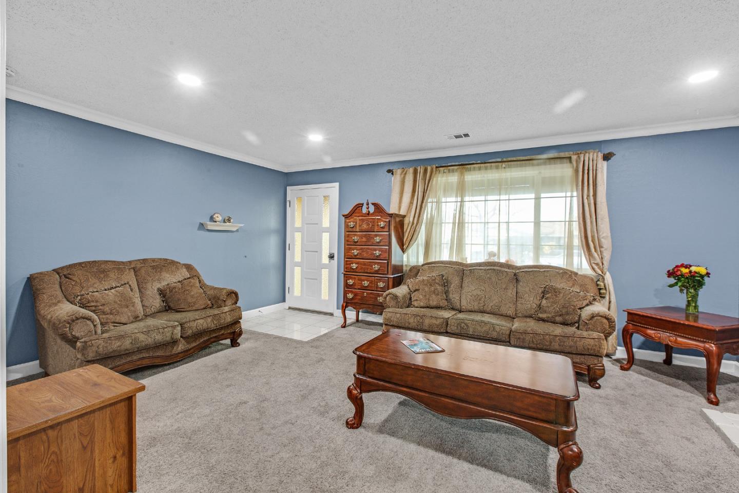 Detail Gallery Image 8 of 33 For 458 Southside Dr, San Jose,  CA 95111 - 4 Beds | 2 Baths