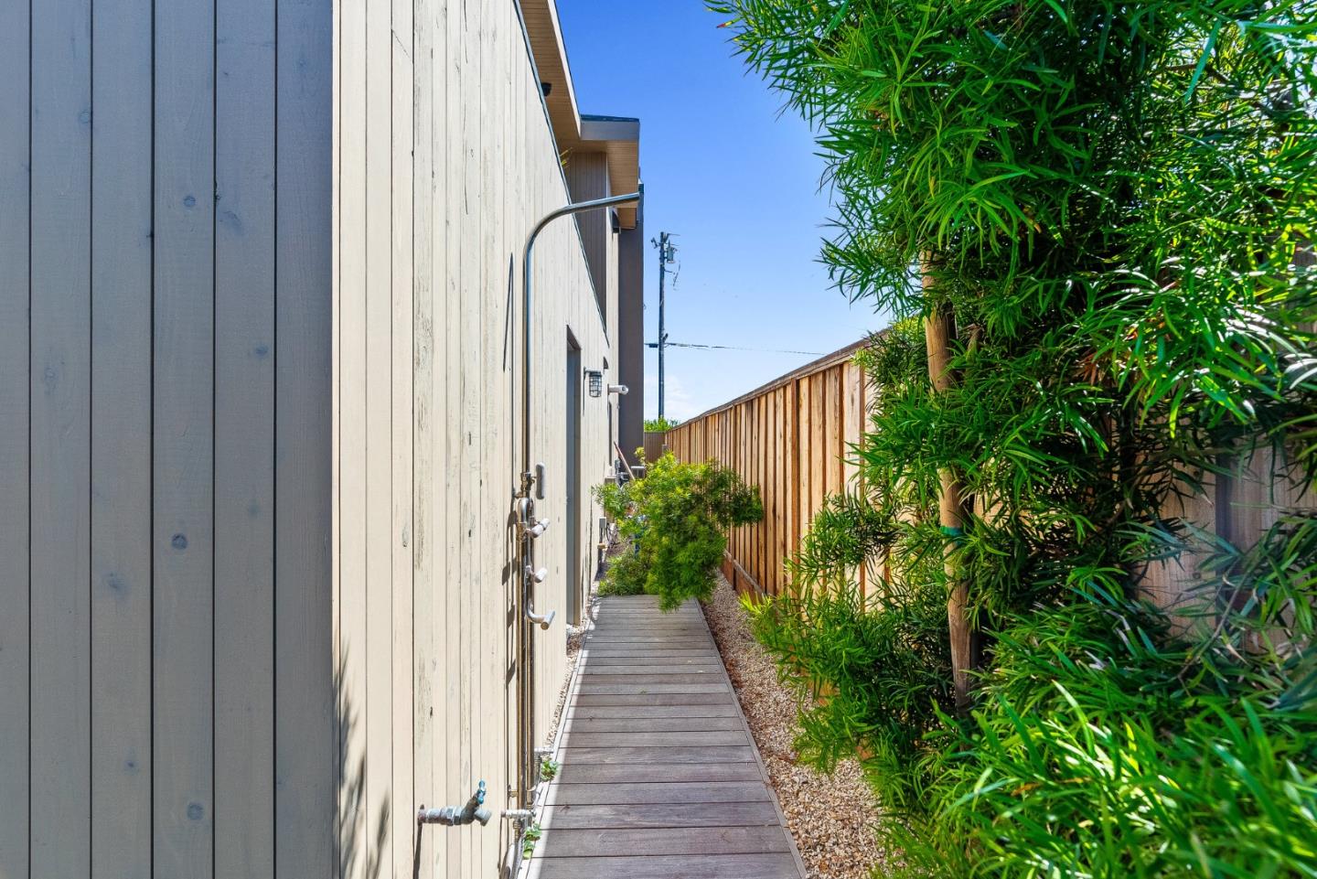 Detail Gallery Image 10 of 58 For 1122 W Cliff Dr, Santa Cruz,  CA 95060 - 4 Beds | 4/1 Baths