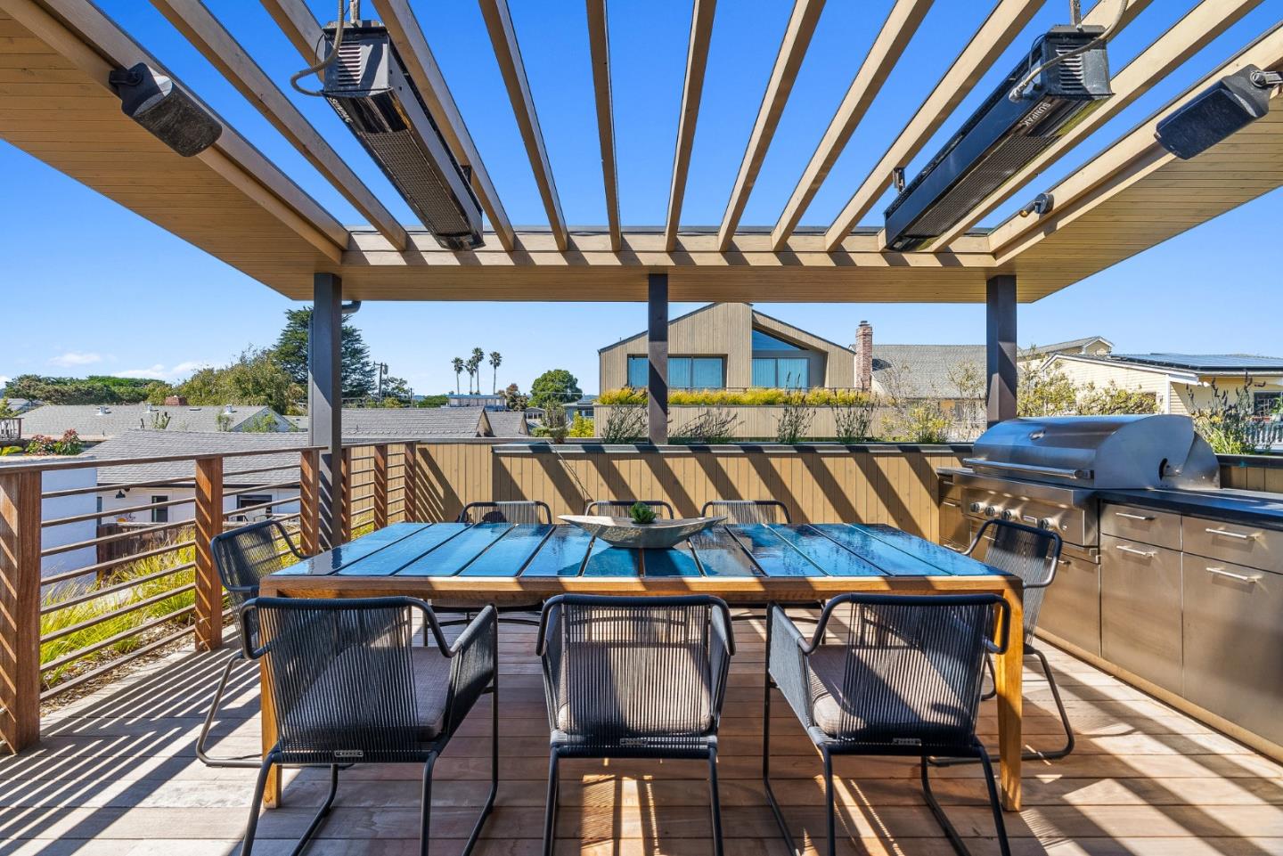 Detail Gallery Image 11 of 58 For 1122 W Cliff Dr, Santa Cruz,  CA 95060 - 4 Beds | 4/1 Baths