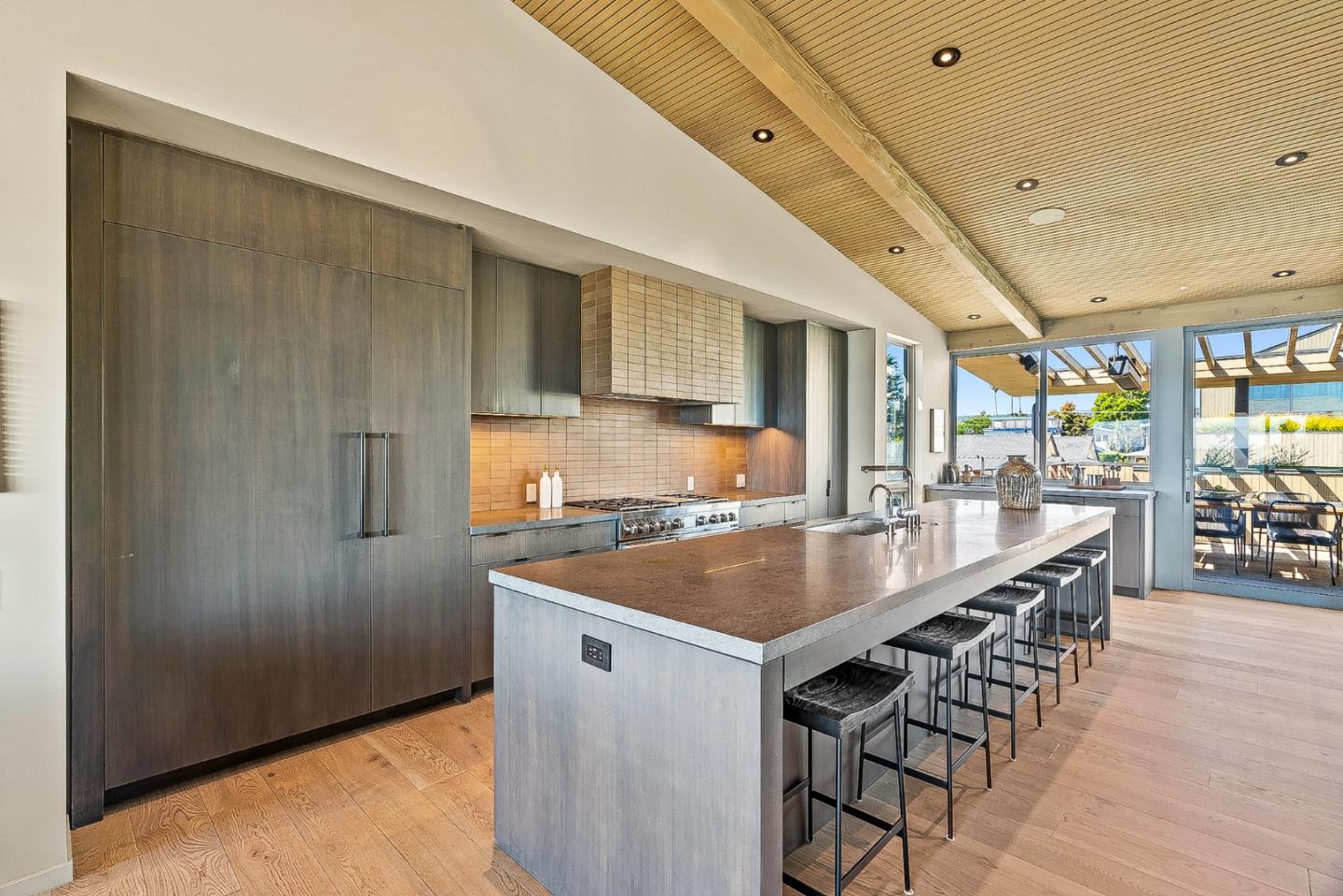 Detail Gallery Image 16 of 58 For 1122 W Cliff Dr, Santa Cruz,  CA 95060 - 4 Beds | 4/1 Baths