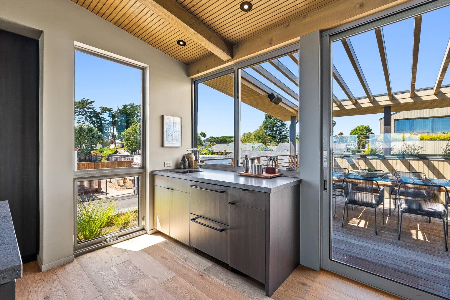 Detail Gallery Image 17 of 58 For 1122 W Cliff Dr, Santa Cruz,  CA 95060 - 4 Beds | 4/1 Baths