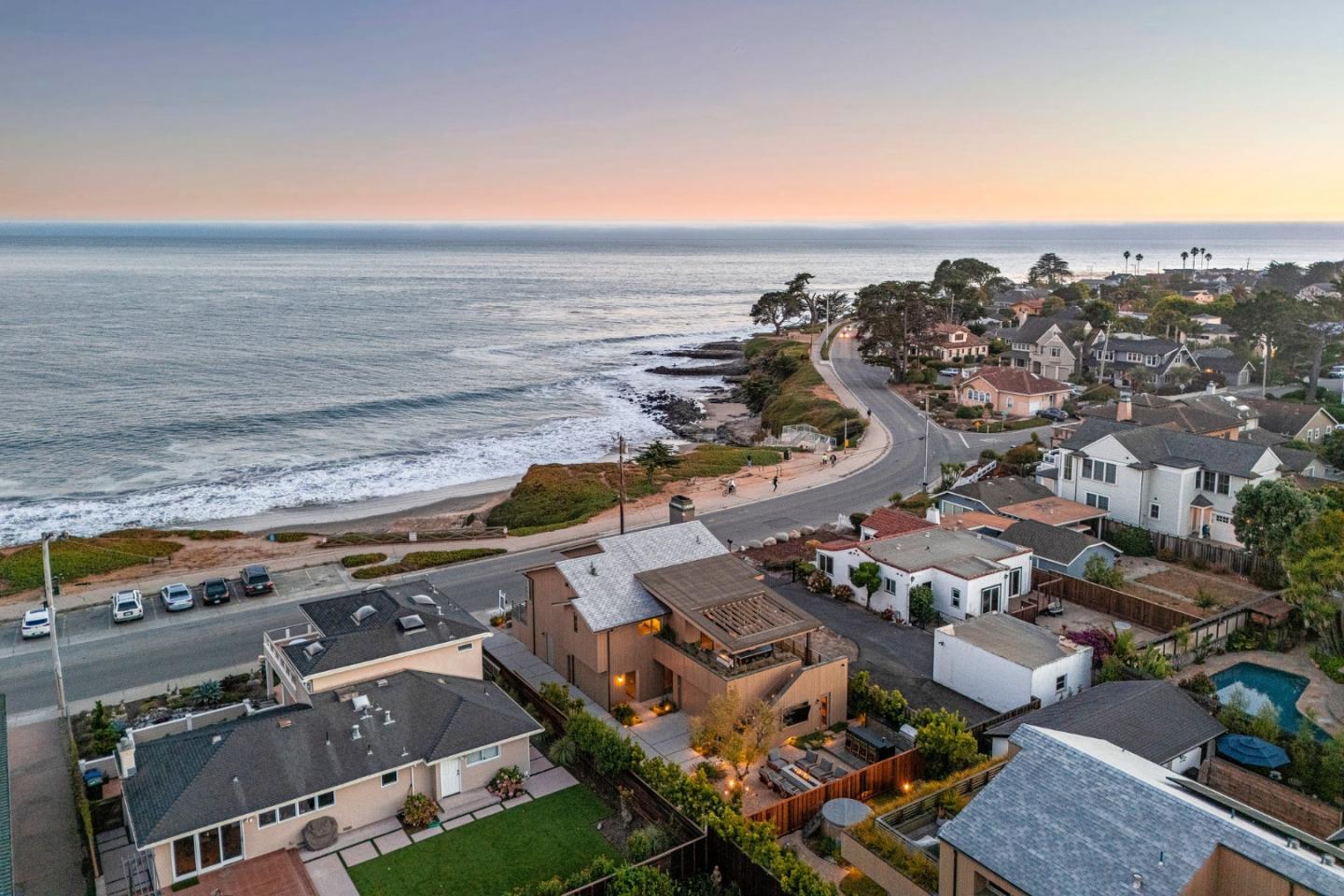 Detail Gallery Image 29 of 58 For 1122 W Cliff Dr, Santa Cruz,  CA 95060 - 4 Beds | 4/1 Baths