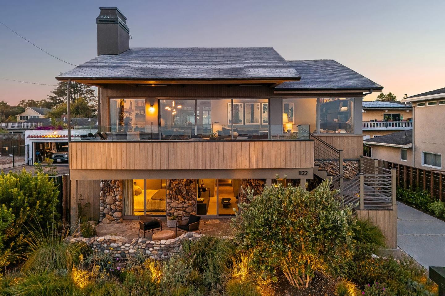 Detail Gallery Image 3 of 58 For 1122 W Cliff Dr, Santa Cruz,  CA 95060 - 4 Beds | 4/1 Baths