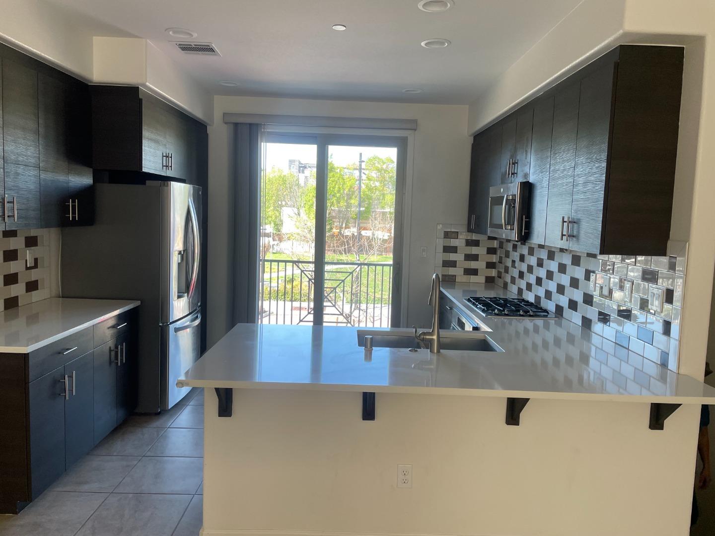 Detail Gallery Image 15 of 18 For 388 Expedition Ln, Milpitas,  CA 95035 - 3 Beds | 3/1 Baths