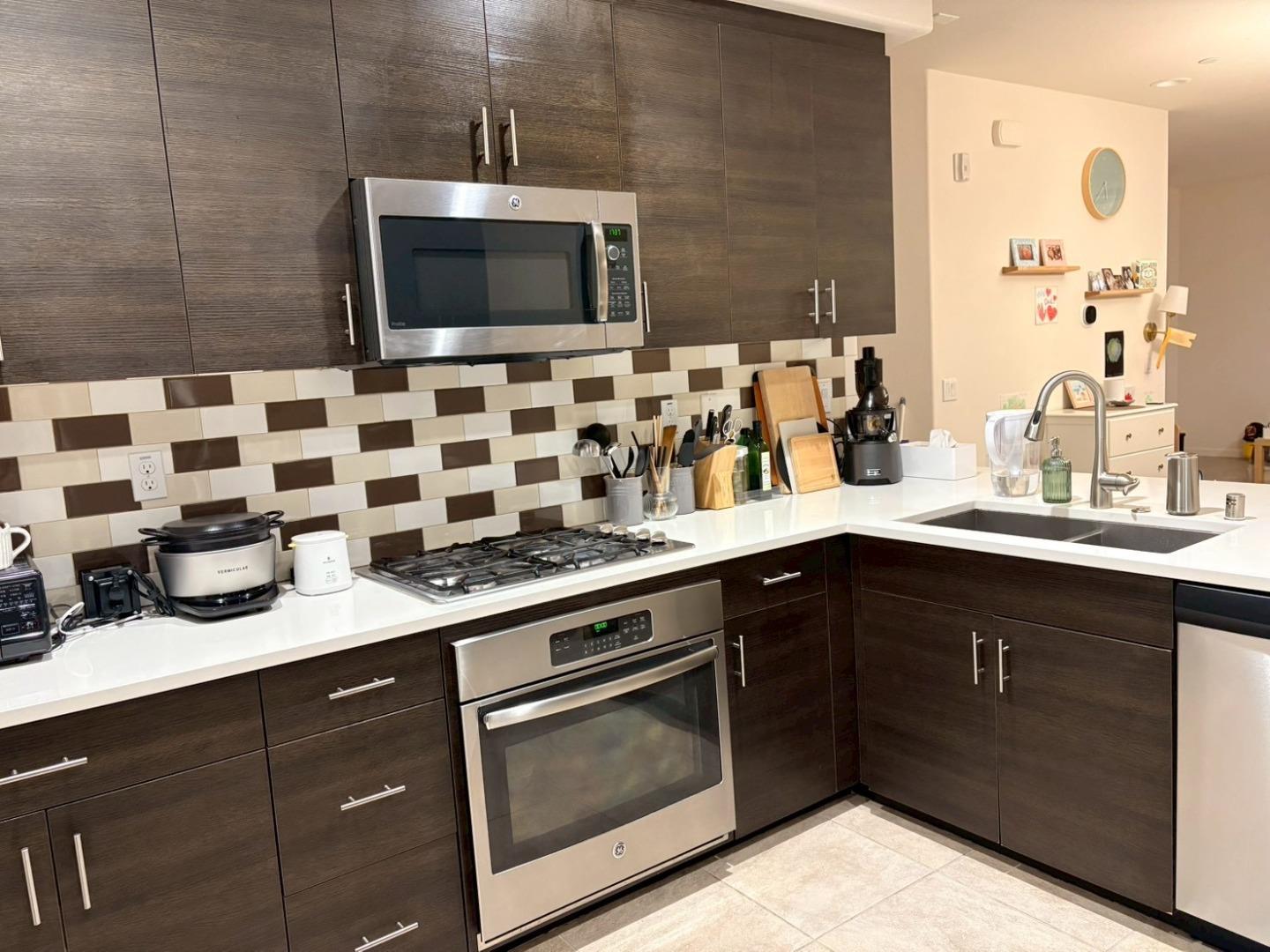 Detail Gallery Image 17 of 18 For 388 Expedition Ln, Milpitas,  CA 95035 - 3 Beds | 3/1 Baths