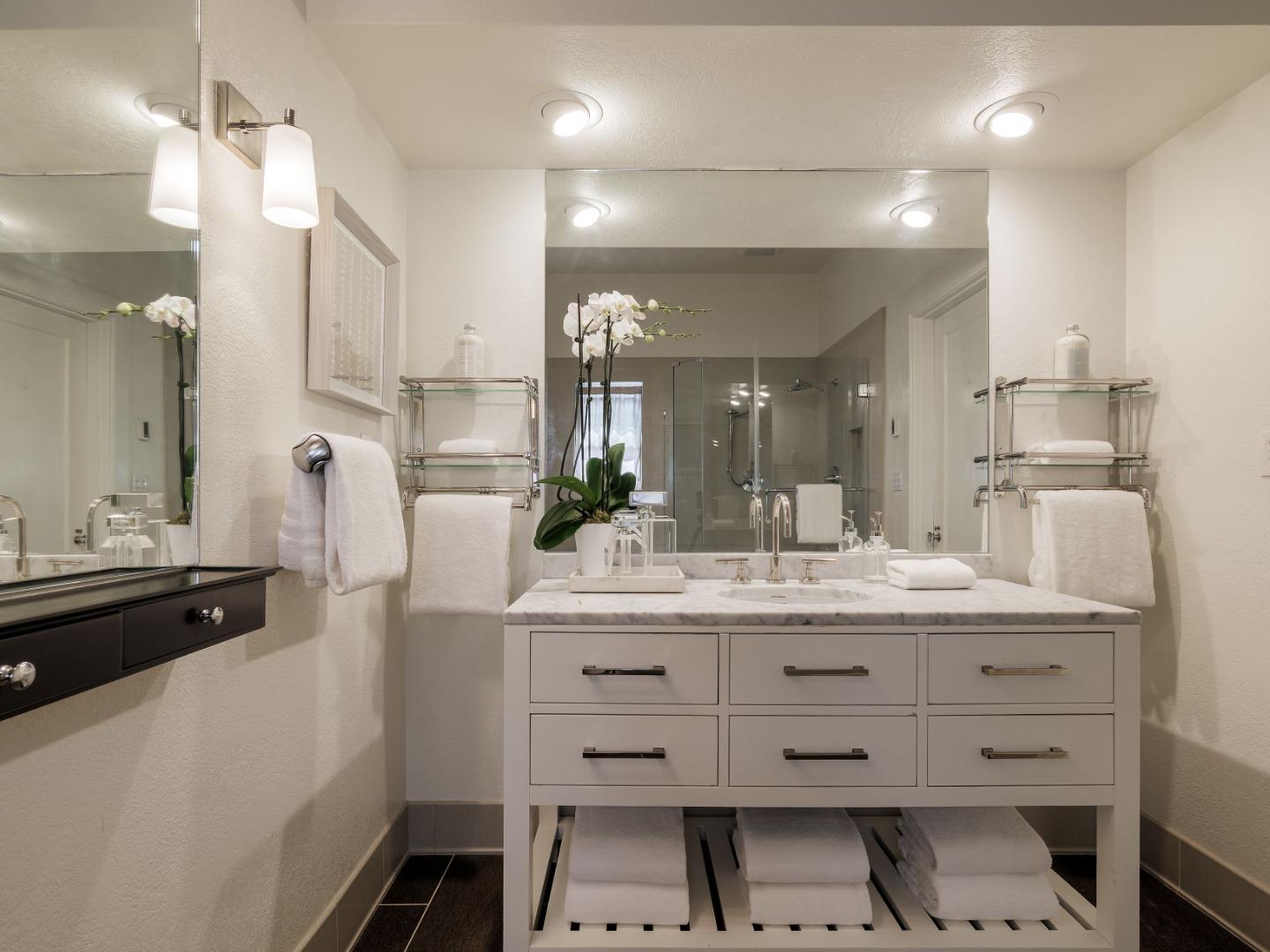 Detail Gallery Image 13 of 24 For 730 Mora Dr, Los Altos,  CA 94024 - 4 Beds | 3/3 Baths