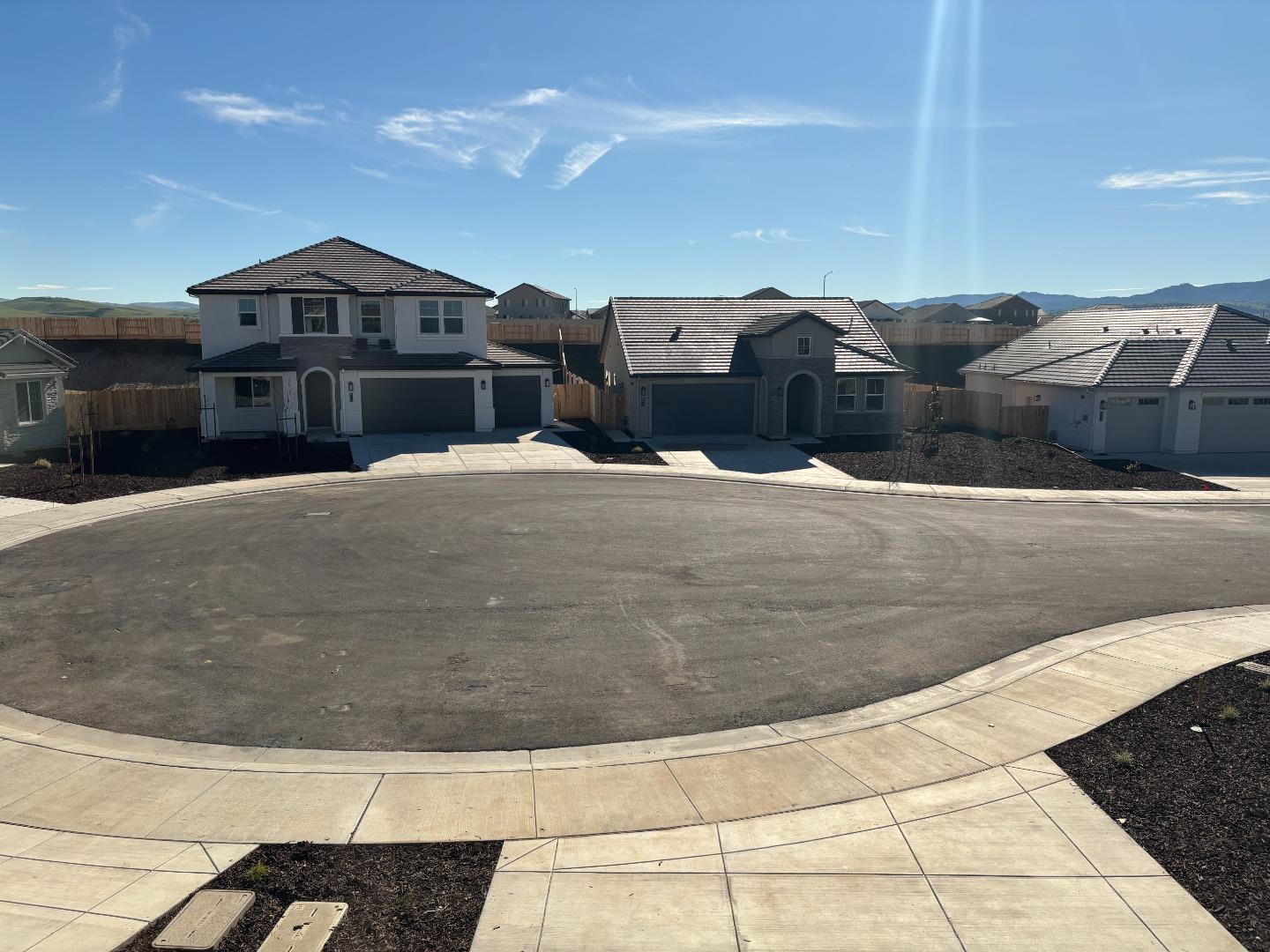 Detail Gallery Image 2 of 9 For 908 Sienna Ct, Hollister,  CA 95023 - 4 Beds | 3 Baths