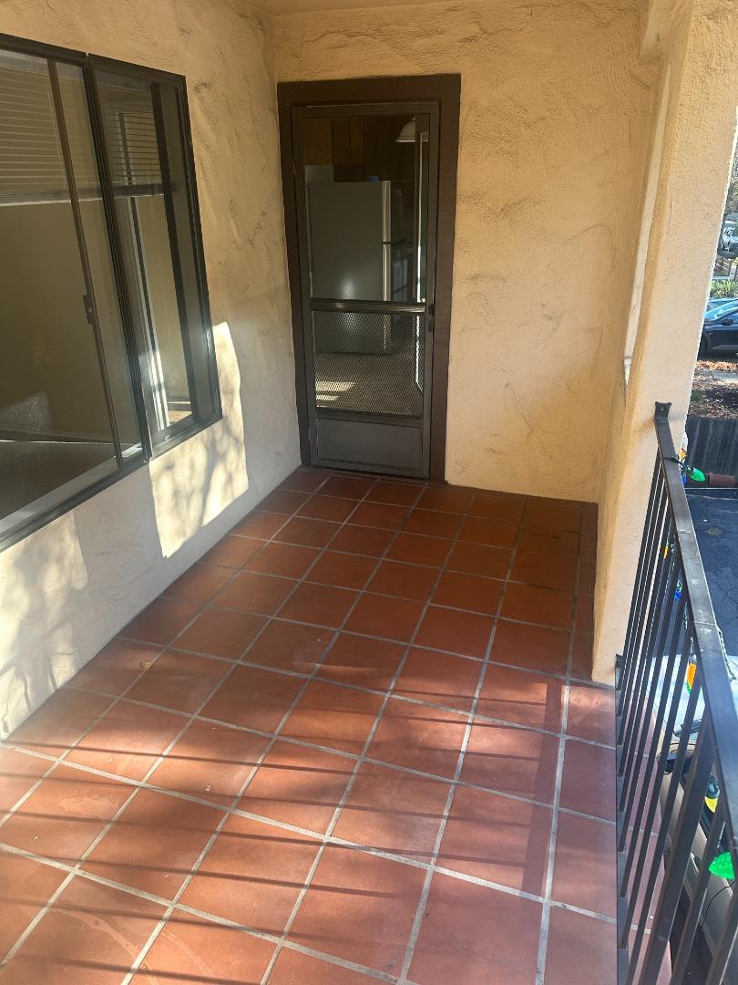 Detail Gallery Image 2 of 11 For 1469 Sierra, Redwood City,  CA 94061 - 2 Beds | 1 Baths