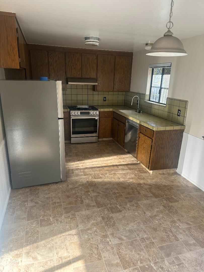 Detail Gallery Image 4 of 11 For 1469 Sierra, Redwood City,  CA 94061 - 2 Beds | 1 Baths