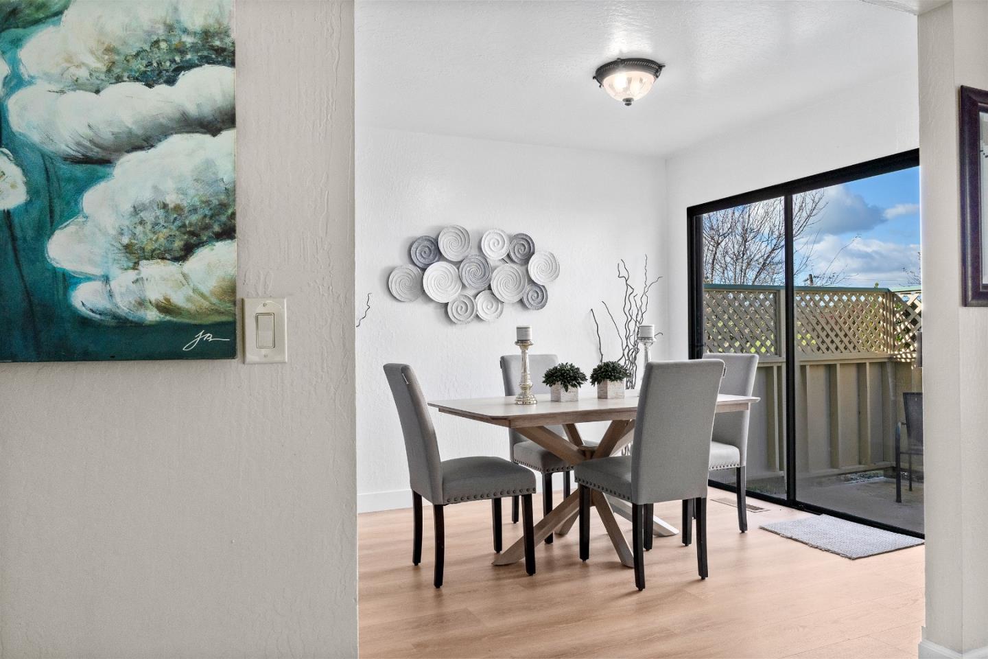 Detail Gallery Image 10 of 29 For 253 Green Meadow Dr #C,  Watsonville,  CA 95076 - 3 Beds | 2 Baths