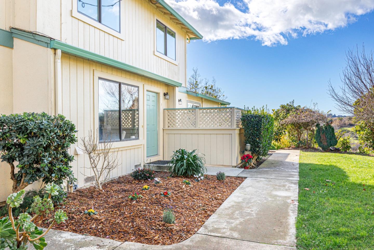 Detail Gallery Image 4 of 29 For 253 Green Meadow Dr #C,  Watsonville,  CA 95076 - 3 Beds | 2 Baths