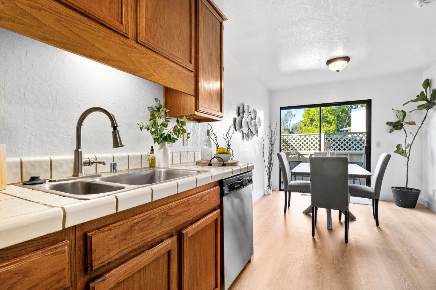 Detail Gallery Image 7 of 29 For 253 Green Meadow Dr #C,  Watsonville,  CA 95076 - 3 Beds | 2 Baths