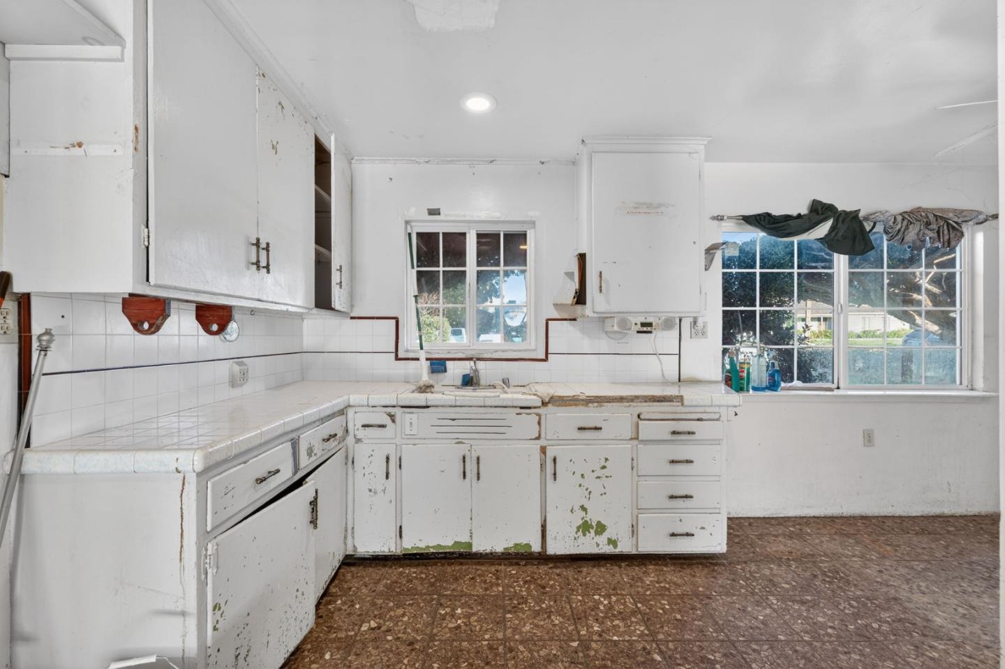 Detail Gallery Image 6 of 23 For 3052 Kentridge Dr, San Jose,  CA 95133 - 3 Beds | 1/1 Baths