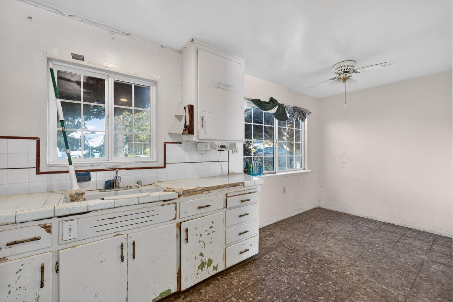 Detail Gallery Image 7 of 23 For 3052 Kentridge Dr, San Jose,  CA 95133 - 3 Beds | 1/1 Baths