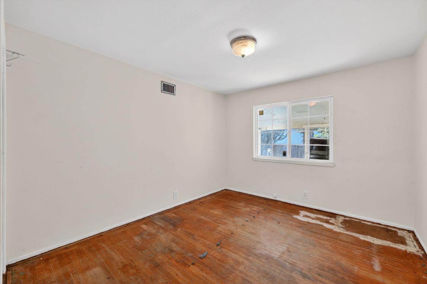 Detail Gallery Image 9 of 23 For 3052 Kentridge Dr, San Jose,  CA 95133 - 3 Beds | 1/1 Baths