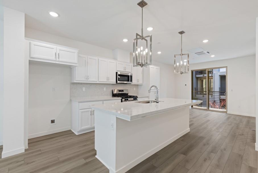 Detail Gallery Image 8 of 29 For 6702 Optimum Loop, San Jose,  CA 95119 - 4 Beds | 3/1 Baths