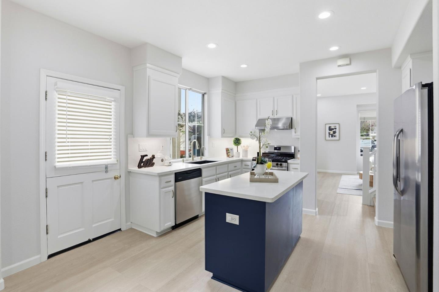 Detail Gallery Image 10 of 37 For 3424 Maroun Pl, San Jose,  CA 95148 - 3 Beds | 2/1 Baths