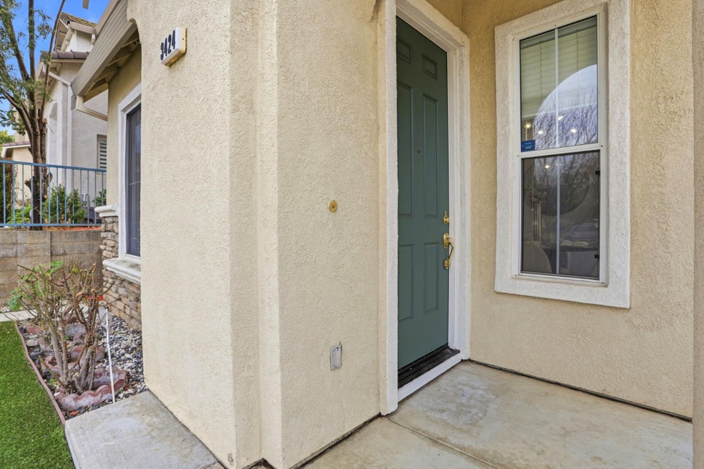 Detail Gallery Image 4 of 37 For 3424 Maroun Pl, San Jose,  CA 95148 - 3 Beds | 2/1 Baths