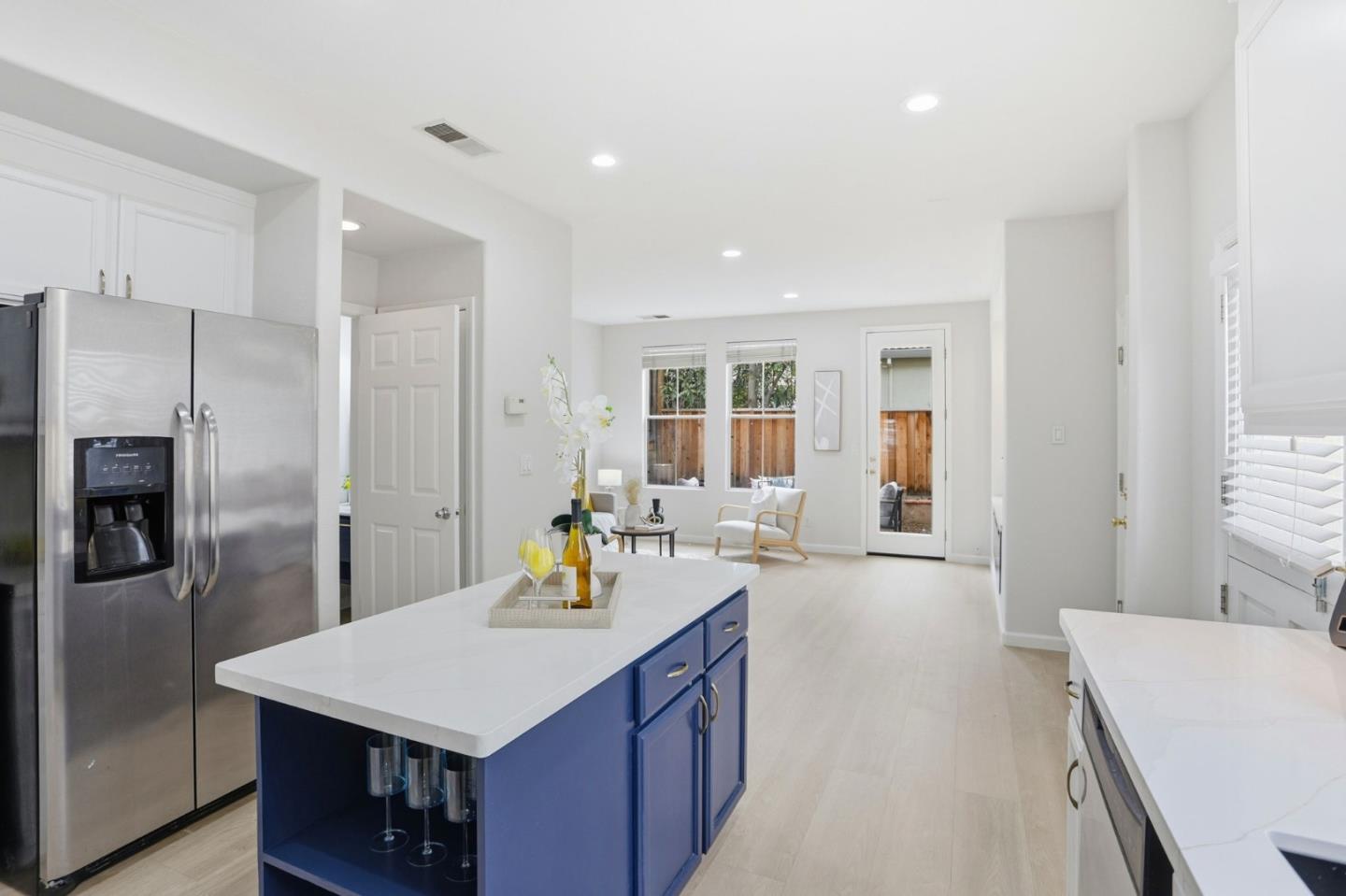 Detail Gallery Image 8 of 37 For 3424 Maroun Pl, San Jose,  CA 95148 - 3 Beds | 2/1 Baths