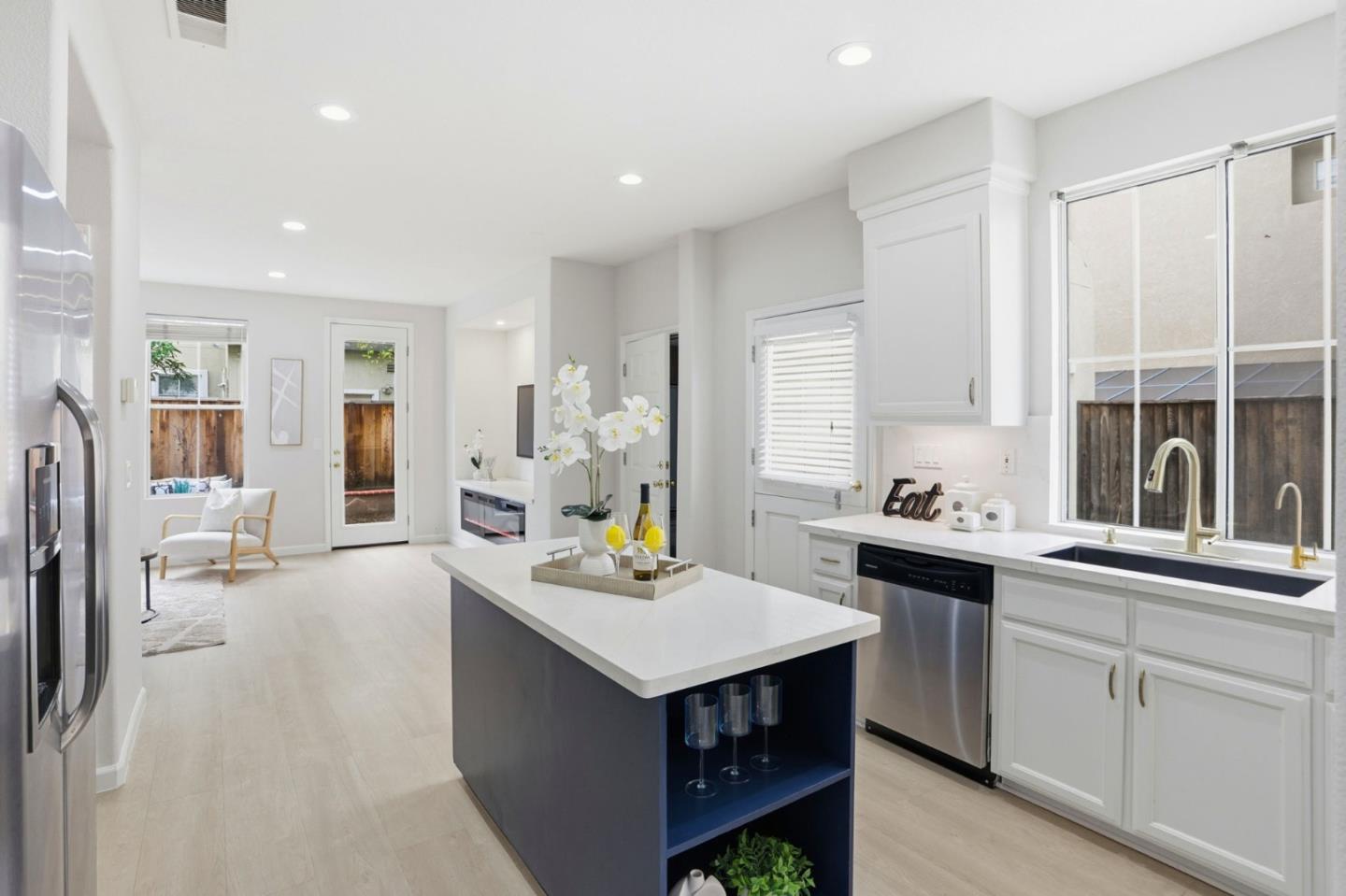 Detail Gallery Image 9 of 37 For 3424 Maroun Pl, San Jose,  CA 95148 - 3 Beds | 2/1 Baths