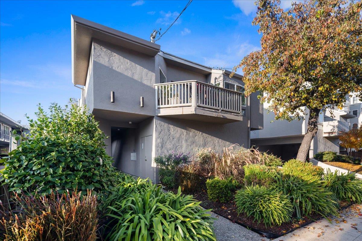 Detail Gallery Image 2 of 27 For 552 Walnut St, San Carlos,  CA 94070 - – Beds | – Baths