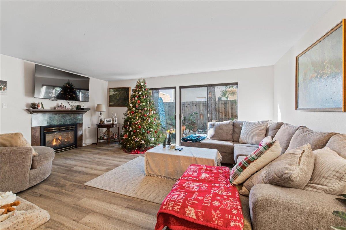 Detail Gallery Image 7 of 27 For 552 Walnut St, San Carlos,  CA 94070 - – Beds | – Baths