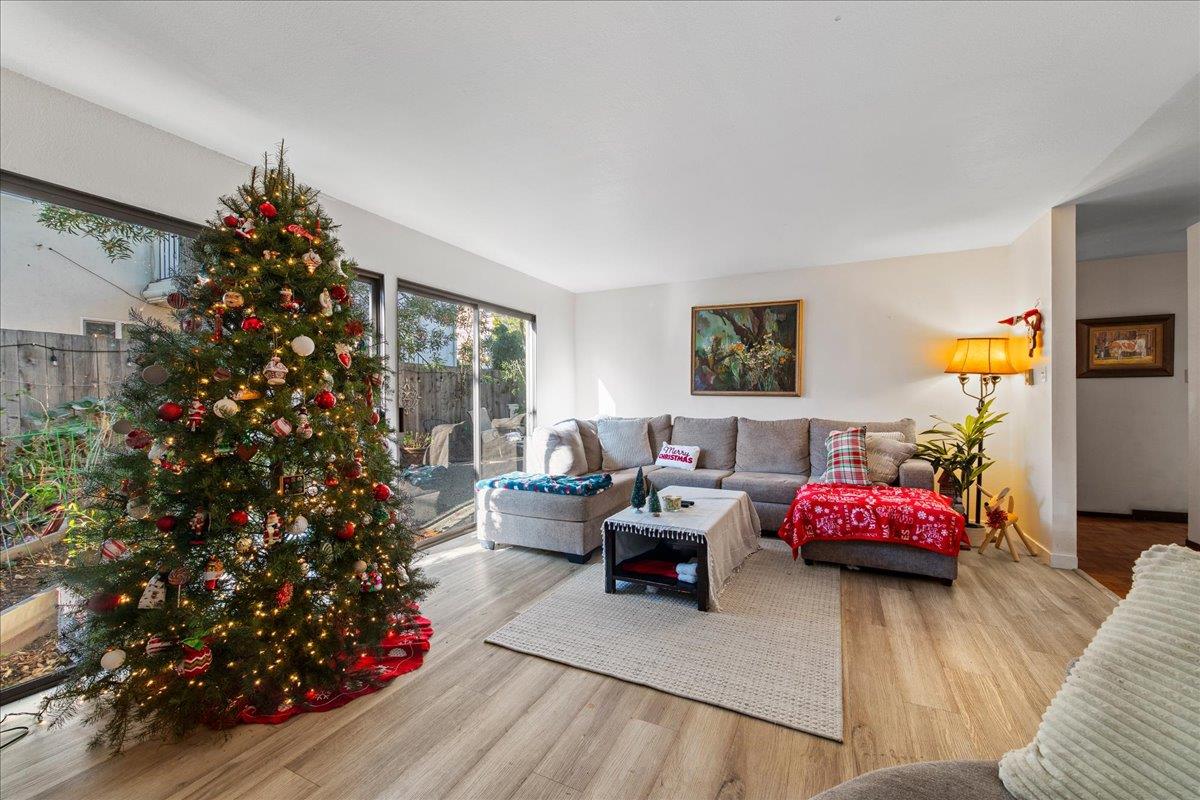 Detail Gallery Image 8 of 27 For 552 Walnut St, San Carlos,  CA 94070 - – Beds | – Baths