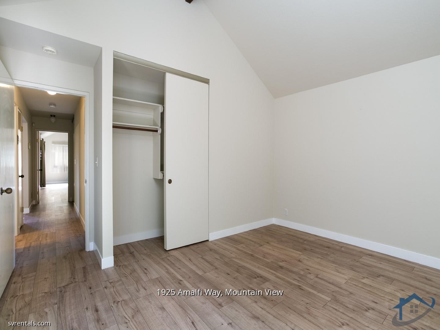 Detail Gallery Image 17 of 24 For 1925 Amalfi Way, Mountain View,  CA 94040 - 3 Beds | 2 Baths