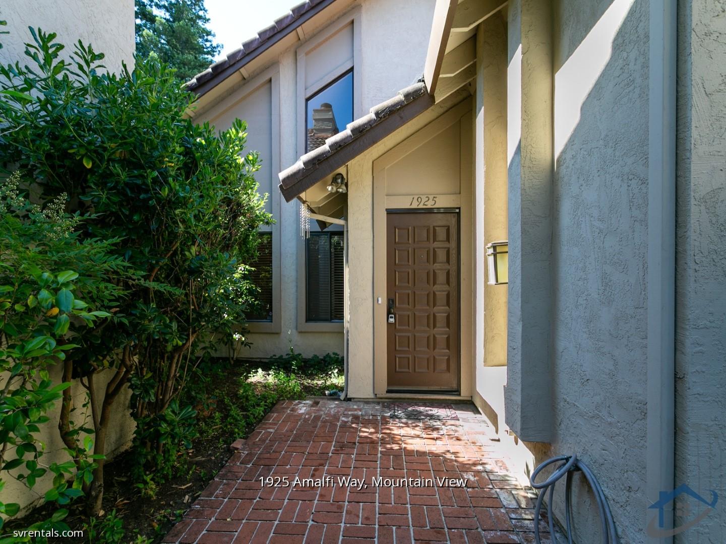 Detail Gallery Image 3 of 24 For 1925 Amalfi Way, Mountain View,  CA 94040 - 3 Beds | 2 Baths