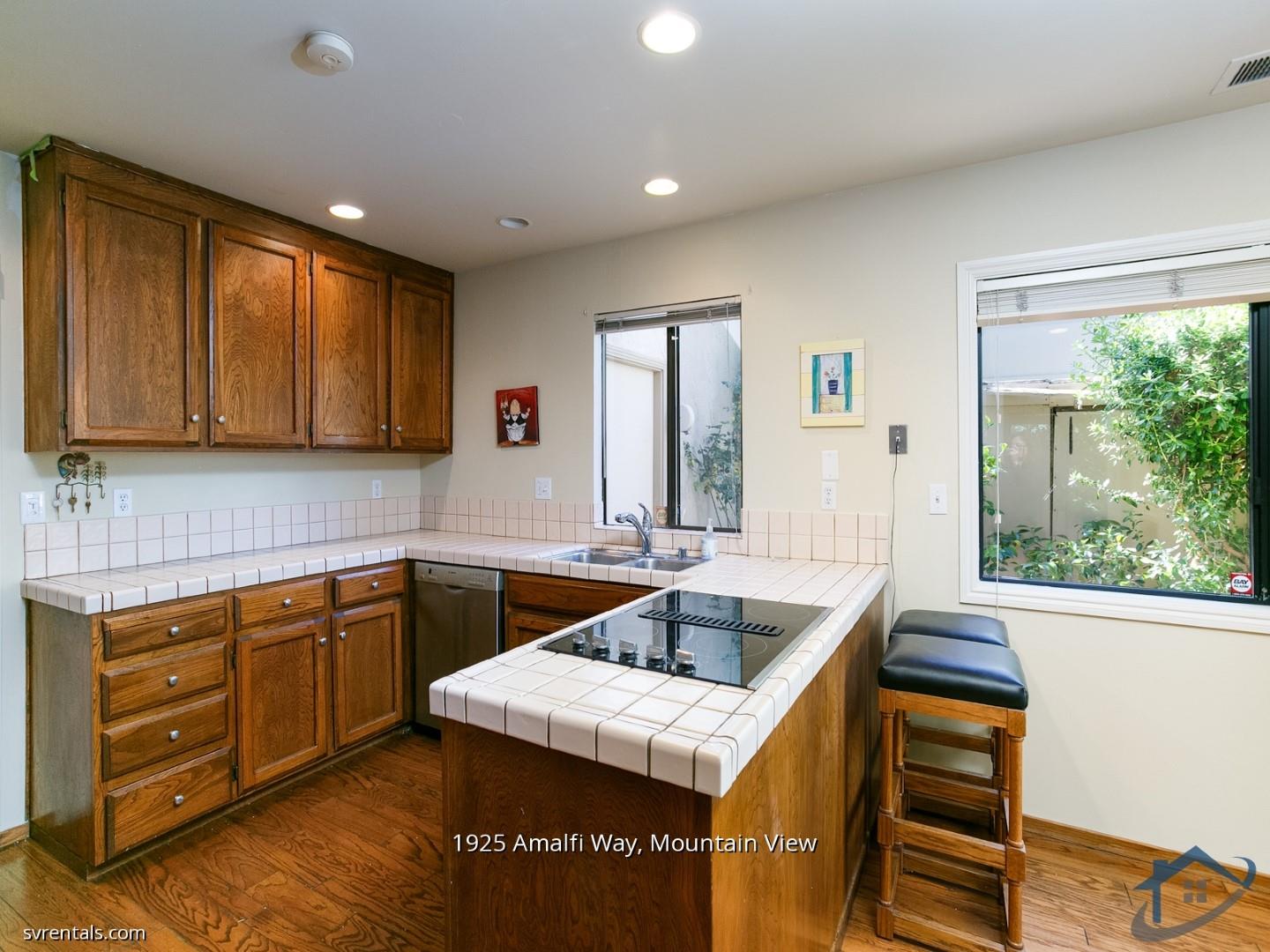 Detail Gallery Image 8 of 24 For 1925 Amalfi Way, Mountain View,  CA 94040 - 3 Beds | 2 Baths